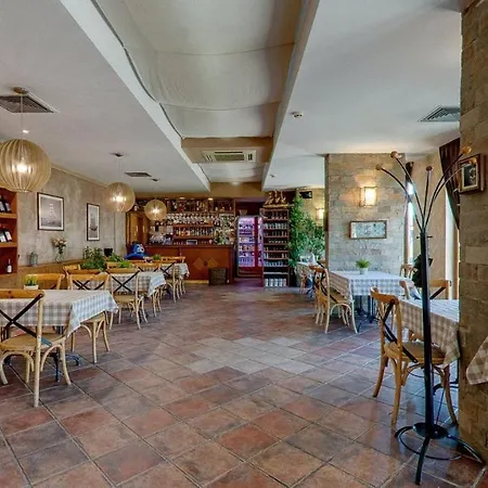 Mistral 4*