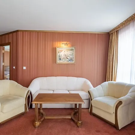 Mistral 4*