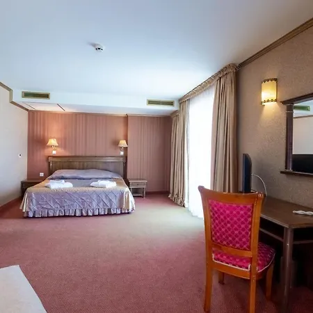 Mistral 4*