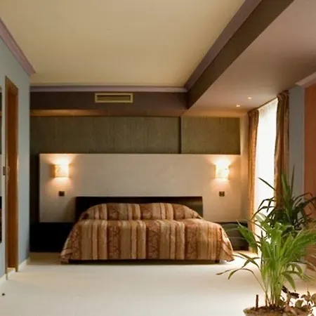 فندق Mistral بالشيك